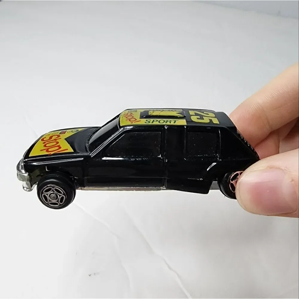 Retro Metal Black 25 Sport Wagon Lowered Car Made in China